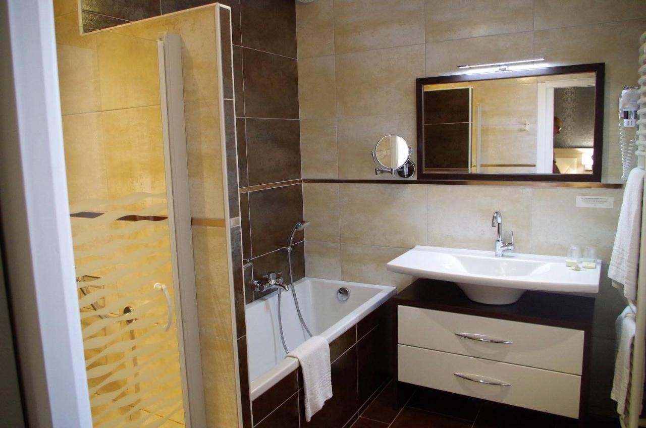Logis Hotel Les Platanes Reyssouze Zewnętrze zdjęcie
